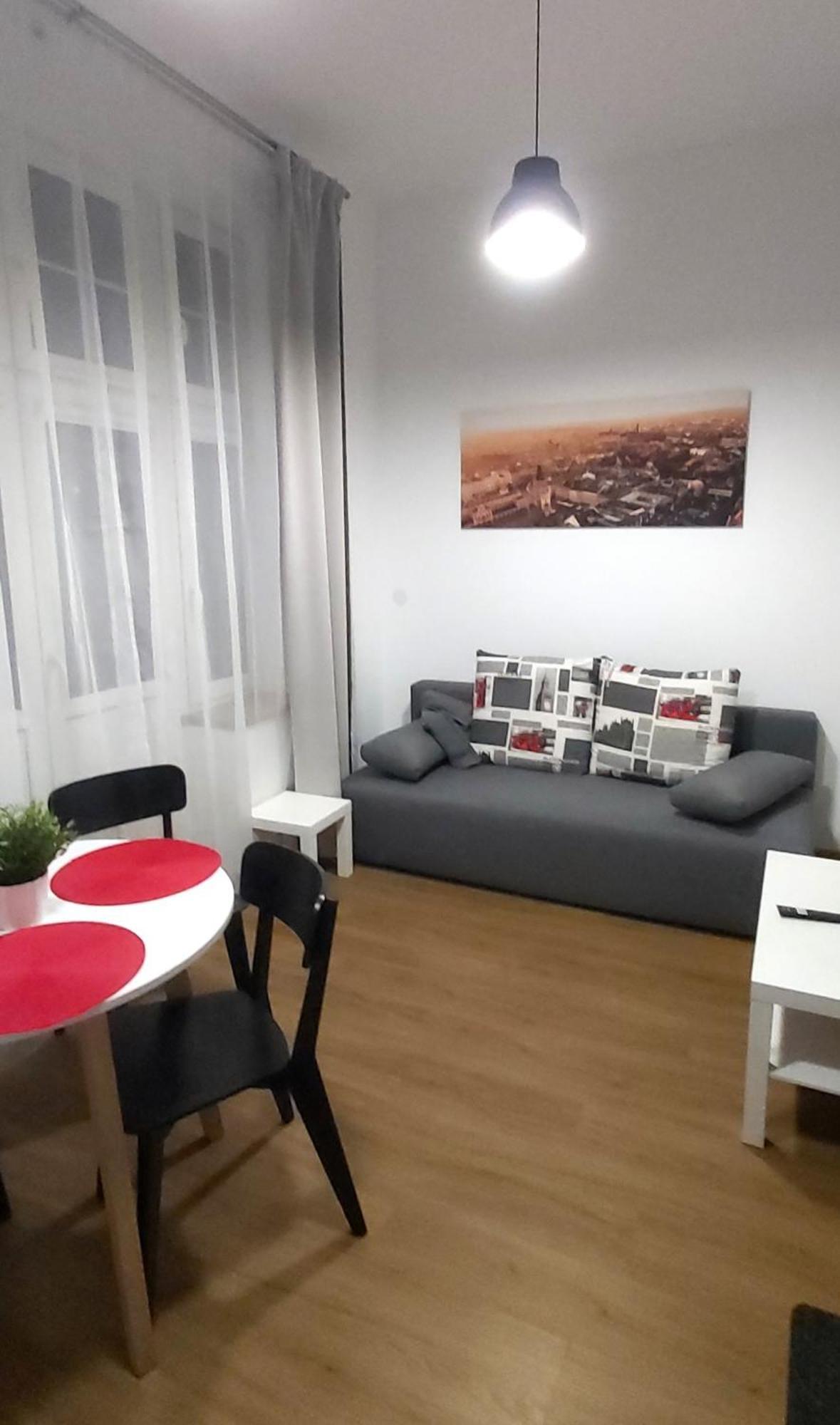 Old Town Stage Apartment One คราคูฟ ภายนอก รูปภาพ