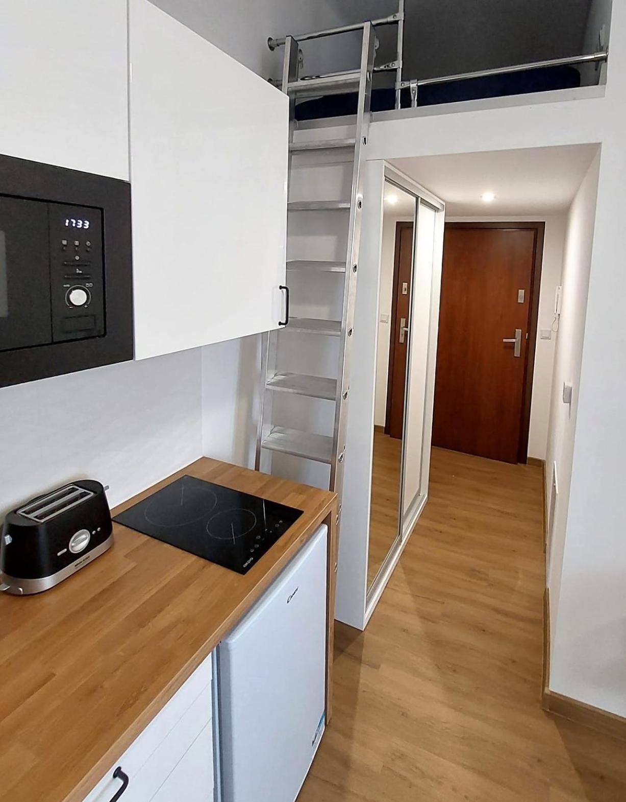 Old Town Stage Apartment One คราคูฟ ภายนอก รูปภาพ
